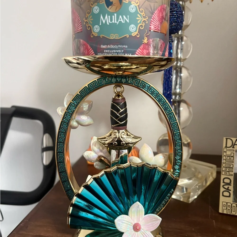 Bath & Body Works Mulan Pedestal (candle not included) - Picture 3 of 6